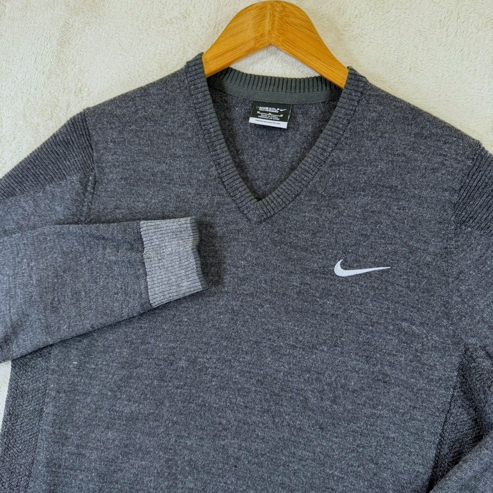 Nike Golf Tour Performance Mens V-Neck Sweater Charcoal Gray 686081-032 Size M